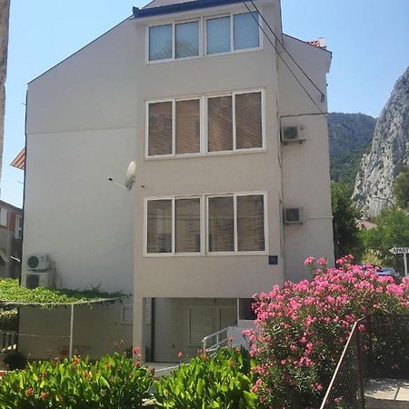 Apartment Mate Omis Bagian luar foto