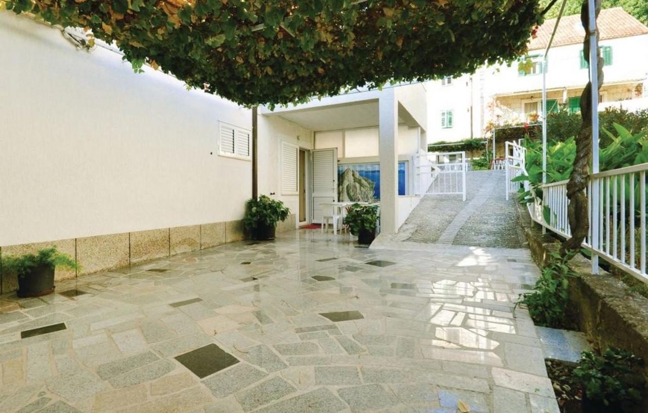Apartment Mate Omis Bagian luar foto