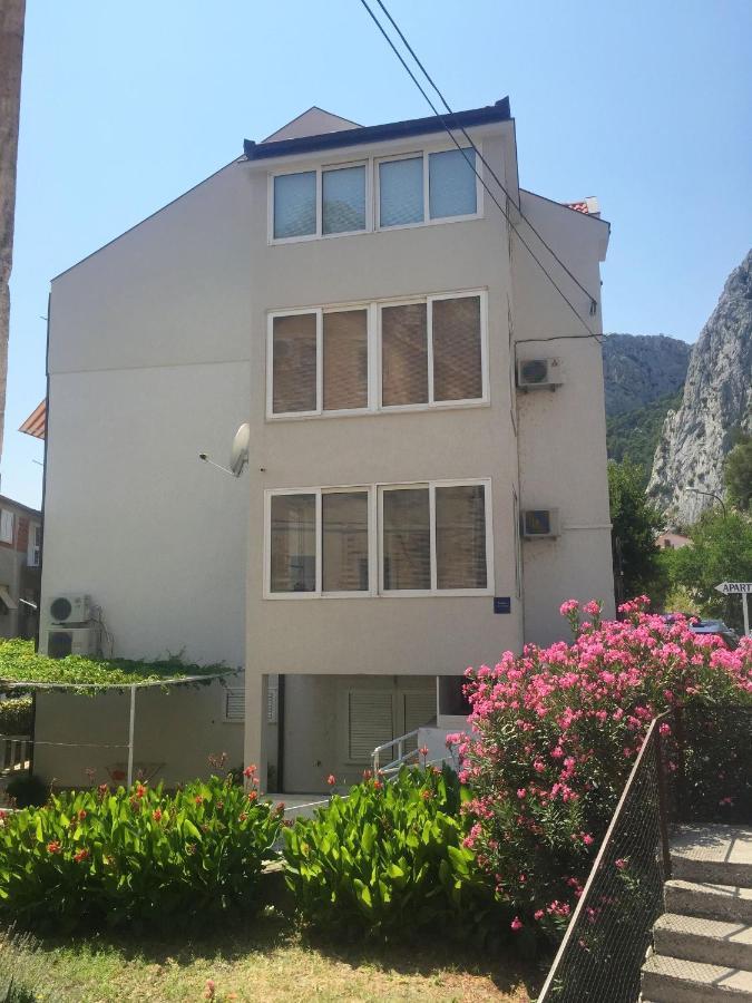 Apartment Mate Omis Bagian luar foto