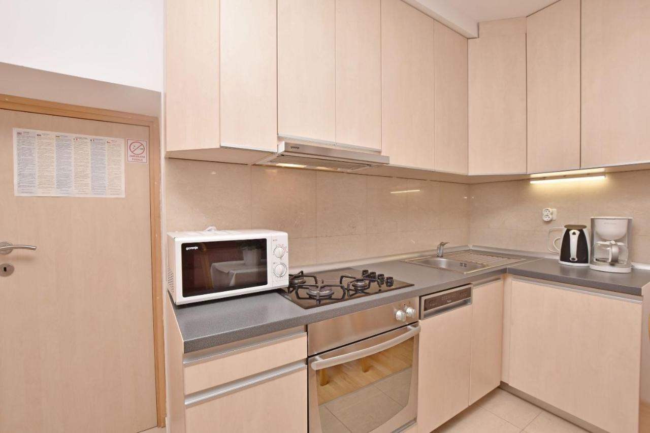 Apartment Mate Omis Bagian luar foto