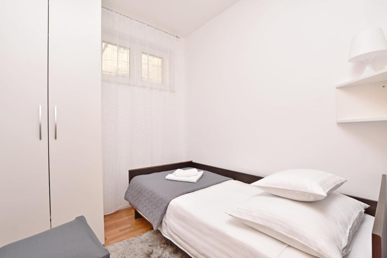 Apartment Mate Omis Bagian luar foto