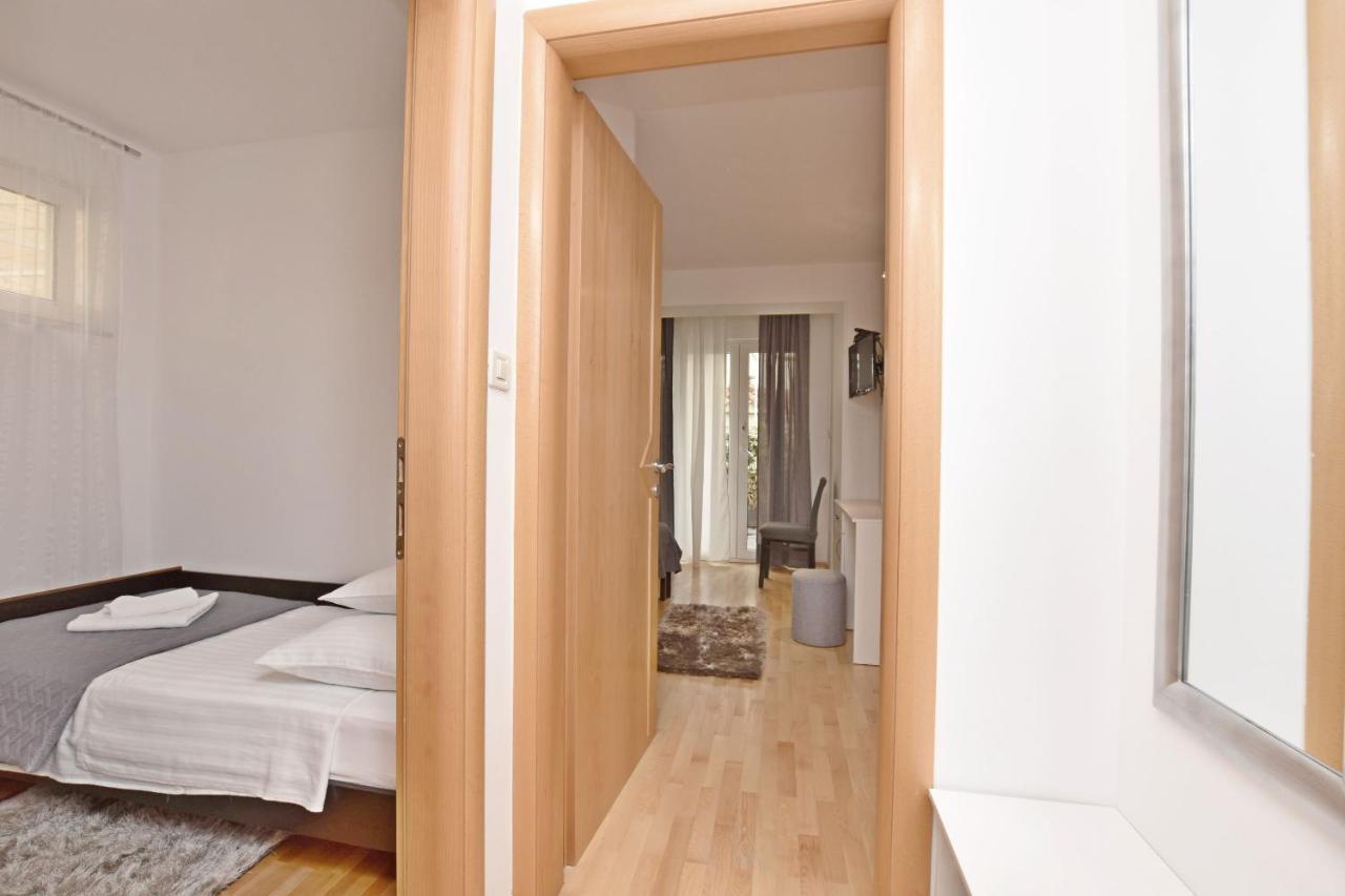 Apartment Mate Omis Bagian luar foto