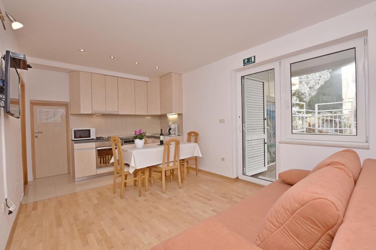 Apartment Mate Omis Bagian luar foto