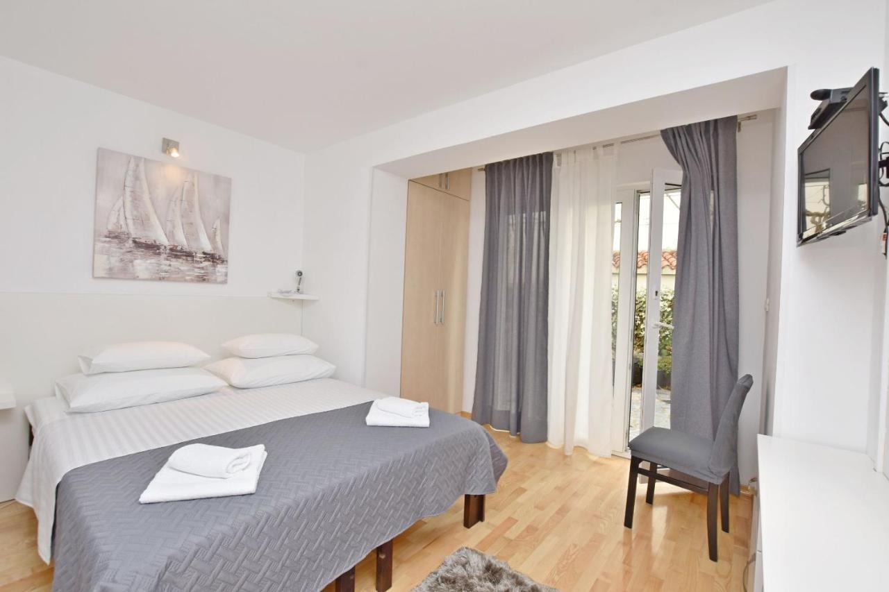 Apartment Mate Omis Bagian luar foto